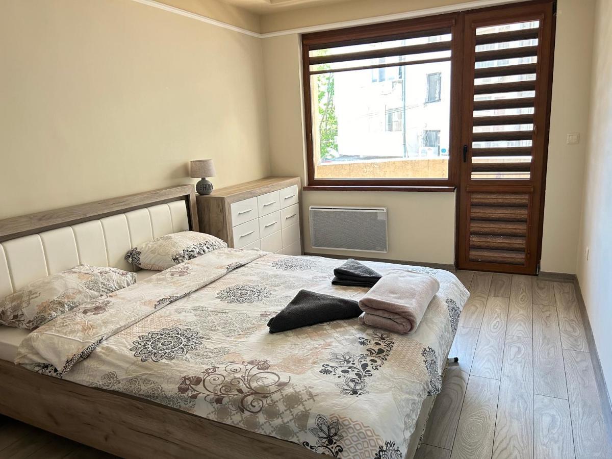 Apartament Deluxe Karina-Free Parking Burgas Bagian luar foto
