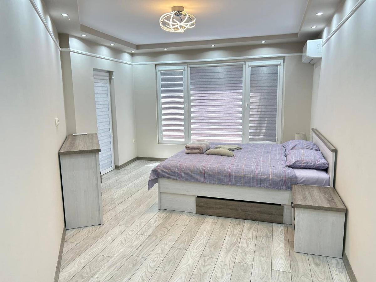 Apartament Deluxe Karina-Free Parking Burgas Bagian luar foto