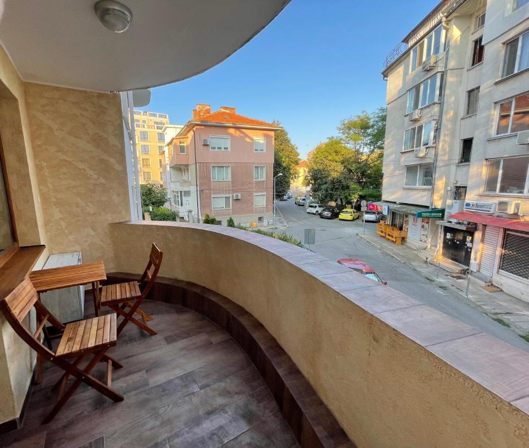 Apartament Deluxe Karina-Free Parking Burgas Bagian luar foto